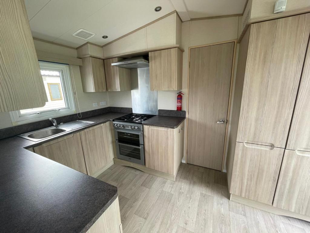 Pg177 Golden Palm Resort 8 Berth Caravan With Decking 채플 세인트 레오나즈 외부 사진